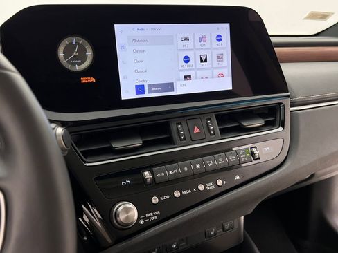 Certified 2023 Lexus ES 300h w/ Premium Package image 3