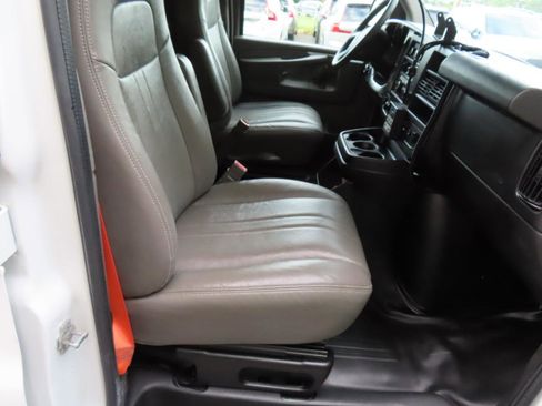 Used 2015 GMC Savana 3500 RWD image 20