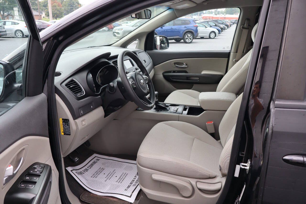 Used 2018 Kia Sedona L FWD image 6