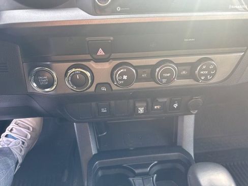 Used 2020 Toyota Tacoma TRD Sport image 21