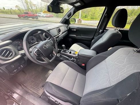 Used 2021 Toyota Tacoma TRD Sport image 11