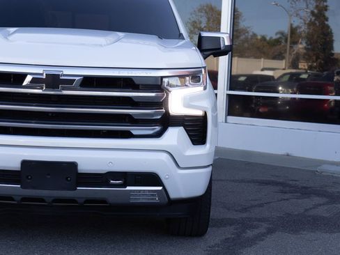 Used 2023 Chevrolet Silverado 1500 High Country w/ Technology Package AWD/4WD image 6