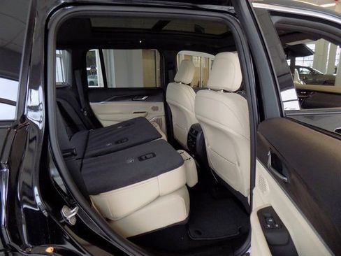 New 2026 Jeep Grand Cherokee Limited w/ Luxury Tech Group II RWD image 33