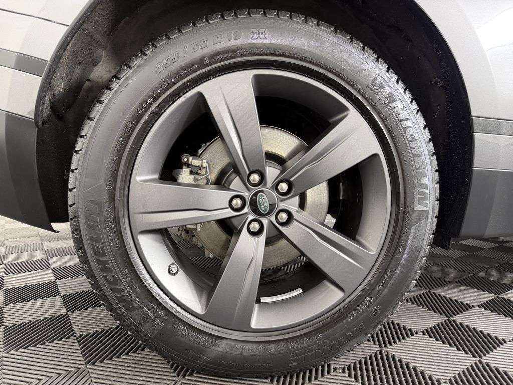 Used 2019 Land Rover Range Rover Velar S AWD/4WD image 44