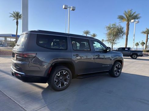 Used 2023 Jeep Wagoneer Series III w/ Preferred Equipment Group AWD/4WD image 4