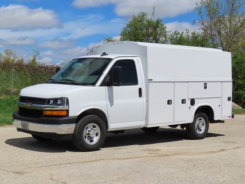 Used 2025 Chevrolet Express 3500 w/ Power Convenience Package RWD image 9