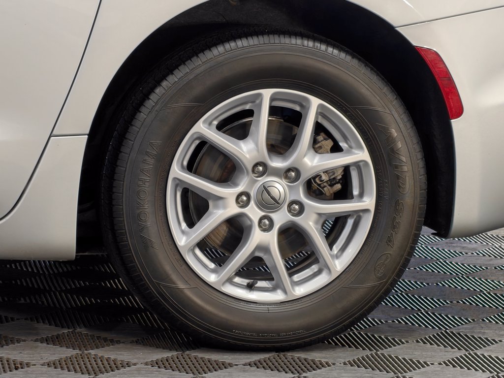Used 2023 Chrysler Pacifica Touring FWD image 52