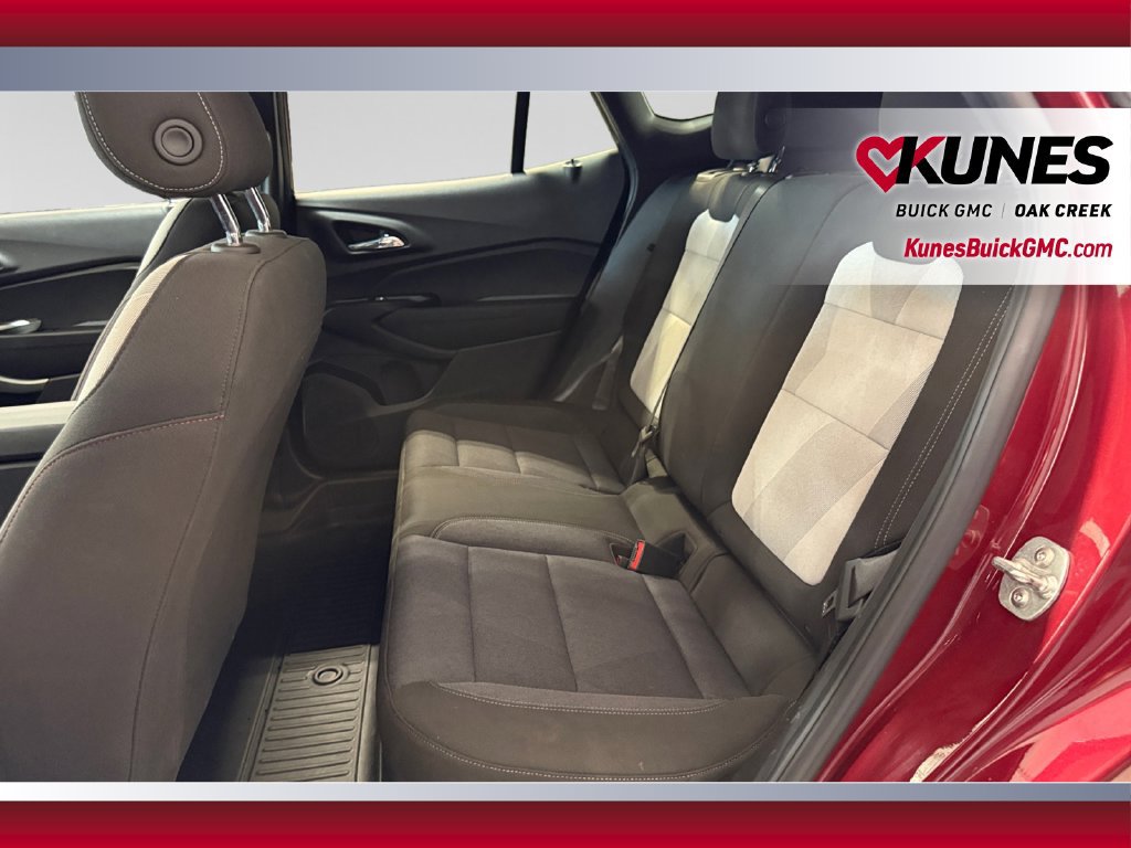 Used 2025 Chevrolet Trax RS FWD image 34