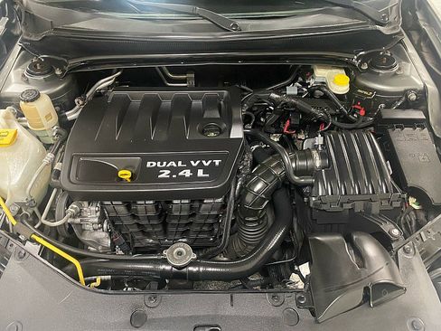 Used 2013 Dodge Avenger SXT image 15