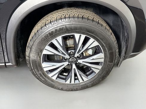 Used 2023 Nissan Rogue SV image 32