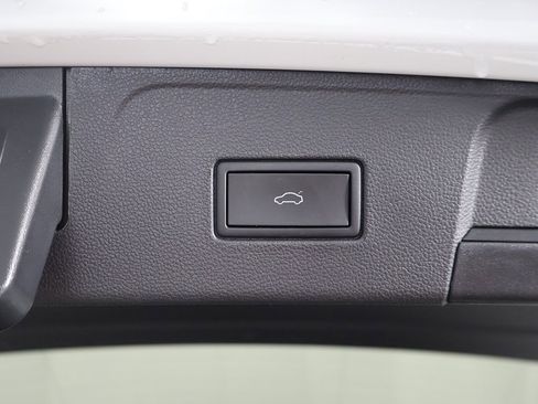 Used 2023 Volkswagen Atlas SE image 40