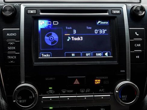 Used 2014 Toyota Camry SE image 19