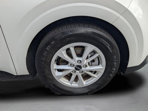 Certified 2024 Kia Carnival LX image 27