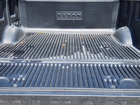 Used 2024 Nissan Titan SV w/ SV Convenience Package image 10