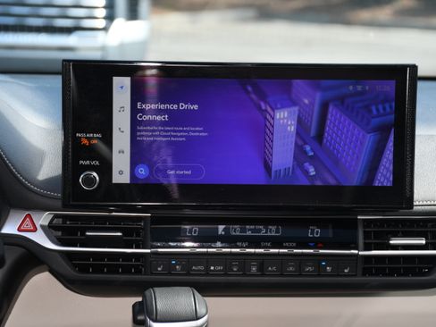 Certified 2025 Toyota Sienna Platinum AWD/4WD image 19