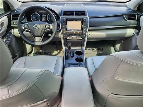 Used 2017 Toyota Camry XLE w/ Moonroof Package FWD image 19