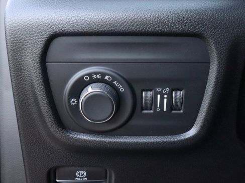 Used 2023 Jeep Grand Cherokee Altitude image 16