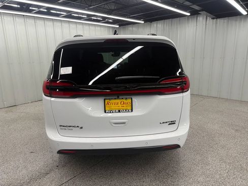 New 2027 Chrysler Pacifica Limited AWD/4WD image 5