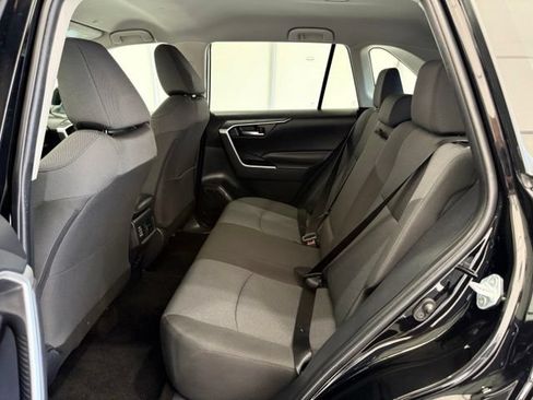 Used 2025 Toyota RAV4 XLE FWD image 15