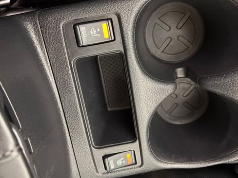 Used 2018 Nissan Rogue SV image 19