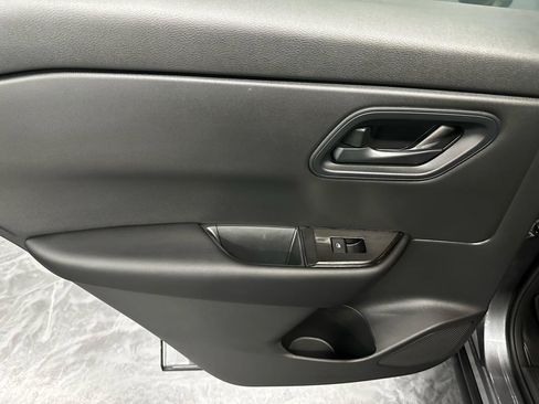 Used 2024 Nissan Rogue S AWD/4WD image 11