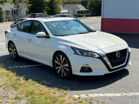 Used 2020 Nissan Altima 2.0 Platinum FWD image 3