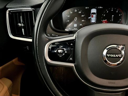 Used 2020 Volvo V90 T6 Cross Country image 24