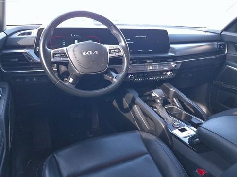 Certified 2024 Kia Telluride LX image 10