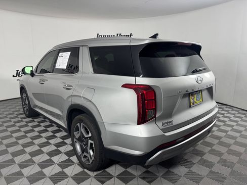 Used 2024 Hyundai Palisade SEL w/ Premium Package FWD image 9