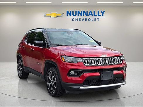 Used 2025 Jeep Compass Limited AWD/4WD image 7