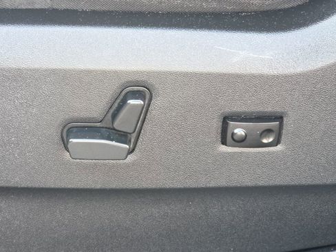 Used 2015 Chrysler Town & Country Limited Platinum image 23