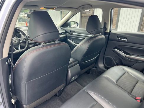 Used 2024 Nissan Altima 2.5 SR FWD image 15