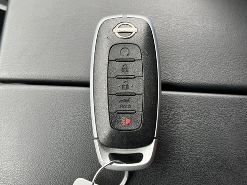 Used 2025 Nissan Rogue SL w/ Tech Package AWD/4WD image 37