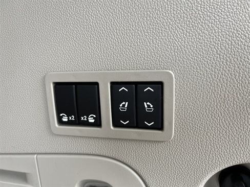 Used 2020 Cadillac Escalade Premium Luxury AWD/4WD image 15