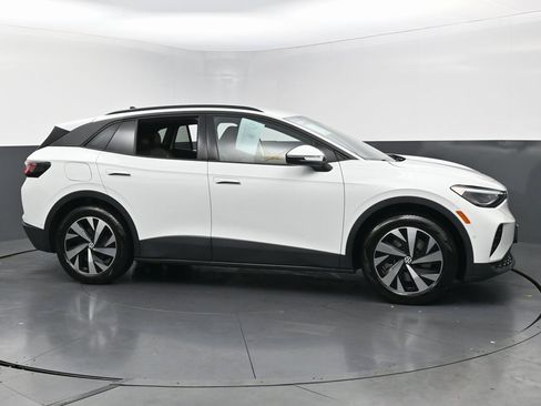 Used 2024 Volkswagen ID.4 2WD image 6