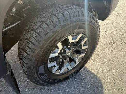 Used 2019 Toyota Tacoma TRD Off-Road image 29