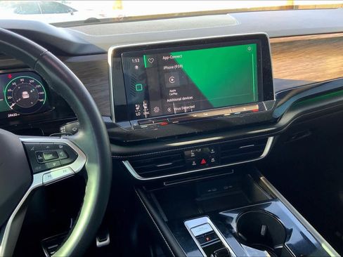 Used 2024 Volkswagen Atlas SEL Premium R-Line image 6