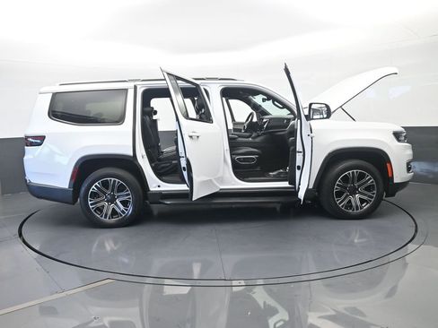 Used 2022 Jeep Wagoneer Series III RWD image 77