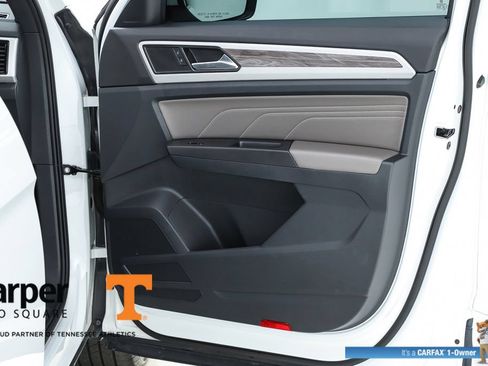 Used 2022 Volkswagen Atlas Cross Sport SE w/ Black Wheel Package AWD/4WD image 32