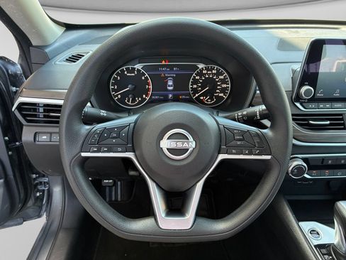 Used 2025 Nissan Altima 2.5 SV FWD image 24