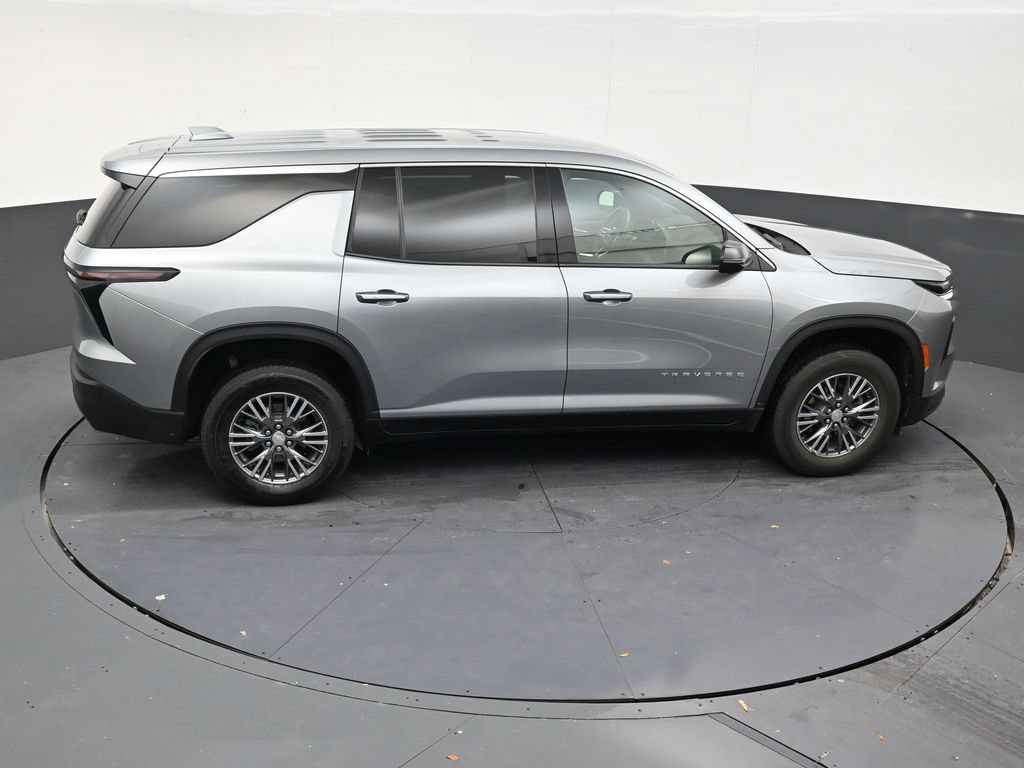 Used 2024 Chevrolet Traverse LS FWD image 16