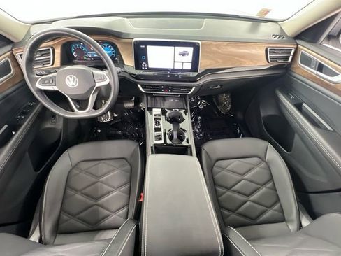 Used 2025 Volkswagen Atlas SE image 8