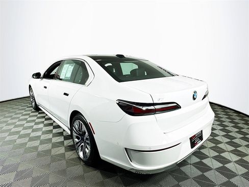 Used 2024 BMW i7 xDrive60 image 5