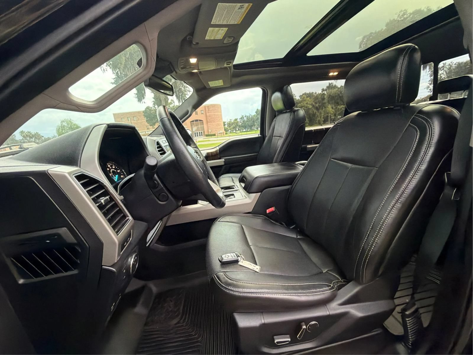 Used 2018 Ford F150 Lariat w/ Equipment Group 502A Luxury AWD/4WD image 19