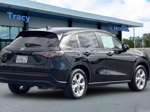 Certified 2023 Honda HR-V LX image 6