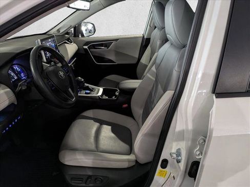Used 2020 Toyota RAV4 Limited image 23