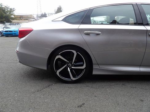 Used 2018 Honda Accord Sport image 7