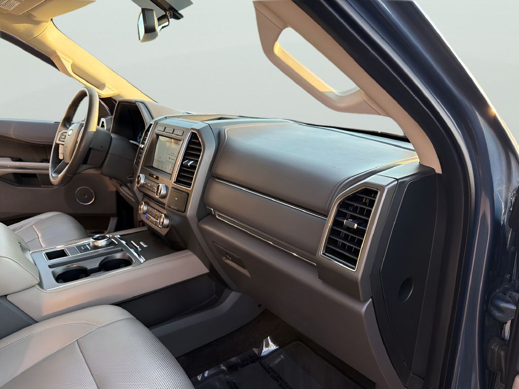 Used 2018 Ford Expedition XLT w/ Equipment Group 202A RWD image 40