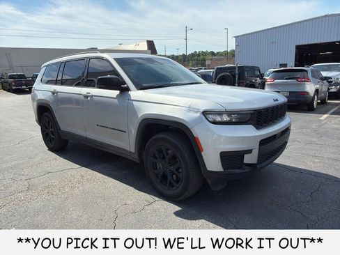 Used 2024 Jeep Grand Cherokee L Altitude RWD image 1