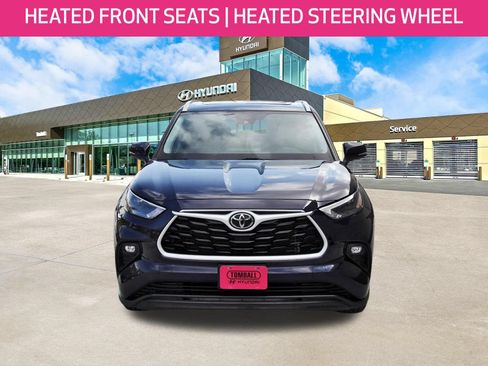 Used 2023 Toyota Highlander XLE FWD image 2